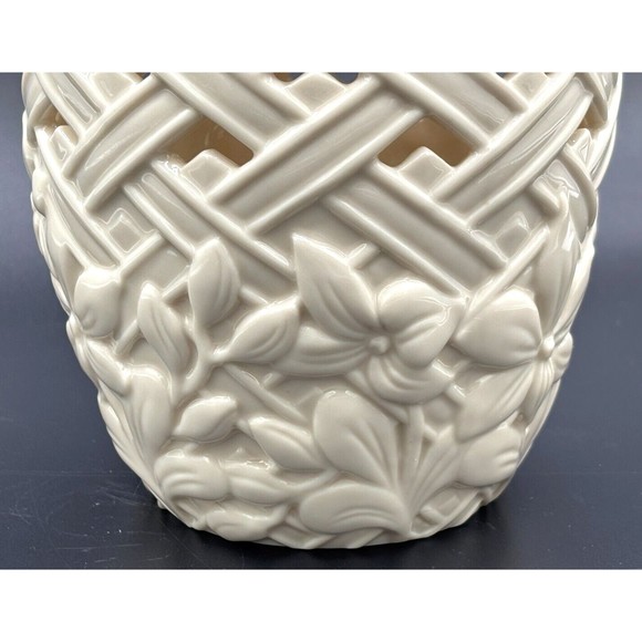 Classic Lenox Pineapple Box for Potpourri Porcelain with Sculptured Latticework - Picture 5 of 16
